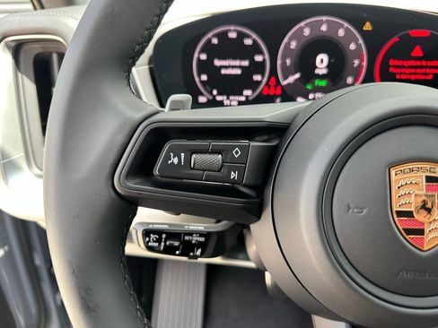 Used 2025 Porsche Cayenne S image 20
