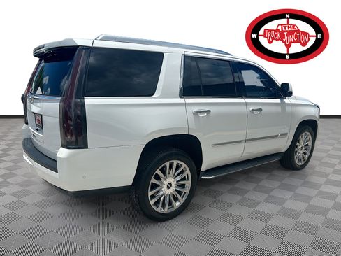 Used 2019 Cadillac Escalade Luxury RWD image 7