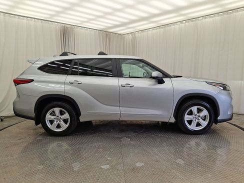 Used 2023 Toyota Highlander LE FWD image 25