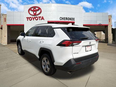 Used 2025 Toyota RAV4 XLE w/ Convenience Package FWD image 7
