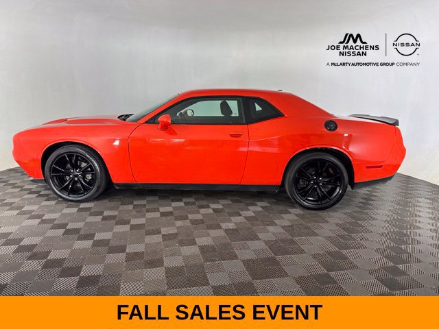 Used 2016 Dodge Challenger SXT w/ Blacktop Package RWD image 17