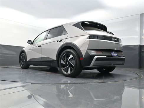 New 2025 Hyundai Ioniq 5 SE image 33