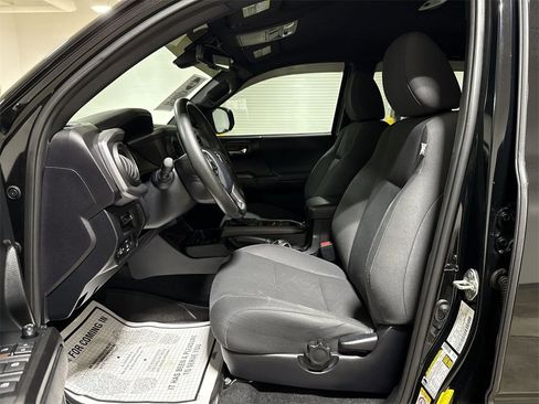 Used 2019 Toyota Tacoma TRD Off-Road image 4