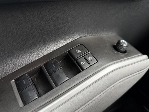 Certified 2023 Toyota Highlander XLE image 20