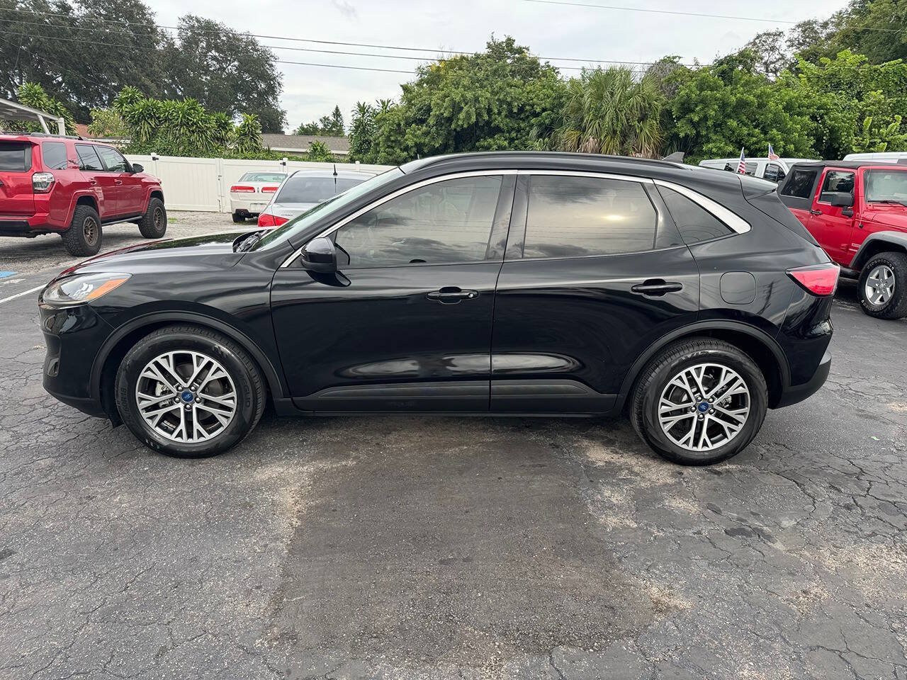 Used 2022 Ford Escape SEL w/ Technology Package FWD image 5