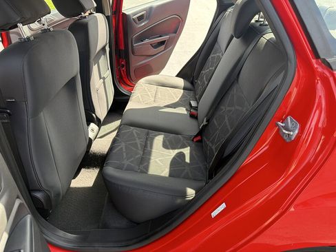 Used 2013 Ford Fiesta SE image 25