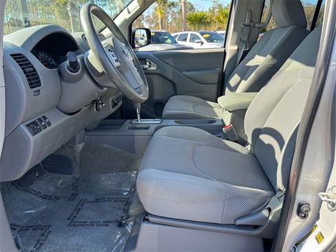 Used 2018 Nissan Frontier SV w/ Value Truck Package image 5