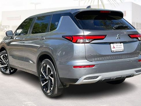 Used 2022 Mitsubishi Outlander SE image 30