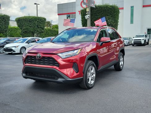 Used 2025 Toyota RAV4 XLE FWD image 5