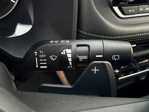 Used 2025 Nissan Rogue SV image 17