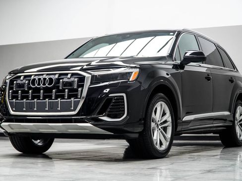 Used 2025 Audi Q7 3.0T Premium Plus AWD/4WD image 9
