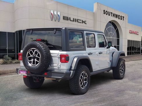 Used 2024 Jeep Wrangler Unlimited Rubicon AWD/4WD image 5
