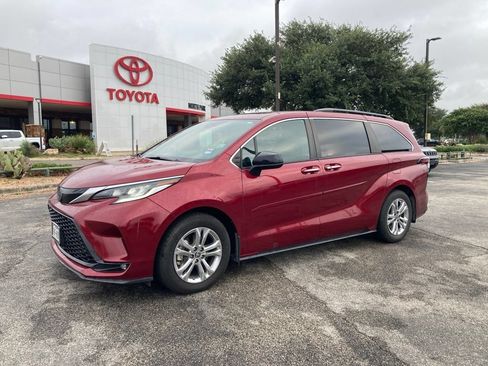 Used 2023 Toyota Sienna XSE w/ XSE Plus Package AWD/4WD image 1