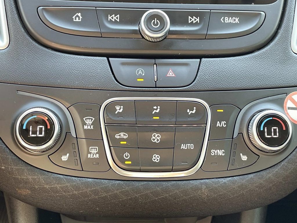 Used 2025 Chevrolet Malibu LT FWD image 29