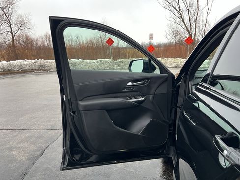 Used 2024 Cadillac XT4 Sport image 11