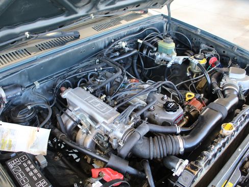 Used 1992 Toyota Pickup Deluxe RWD image 28