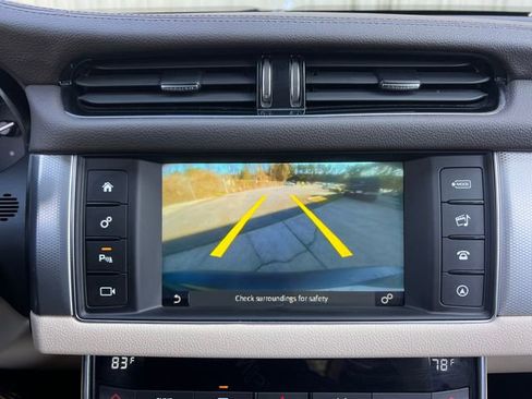 Used 2017 Jaguar XF Premium image 24