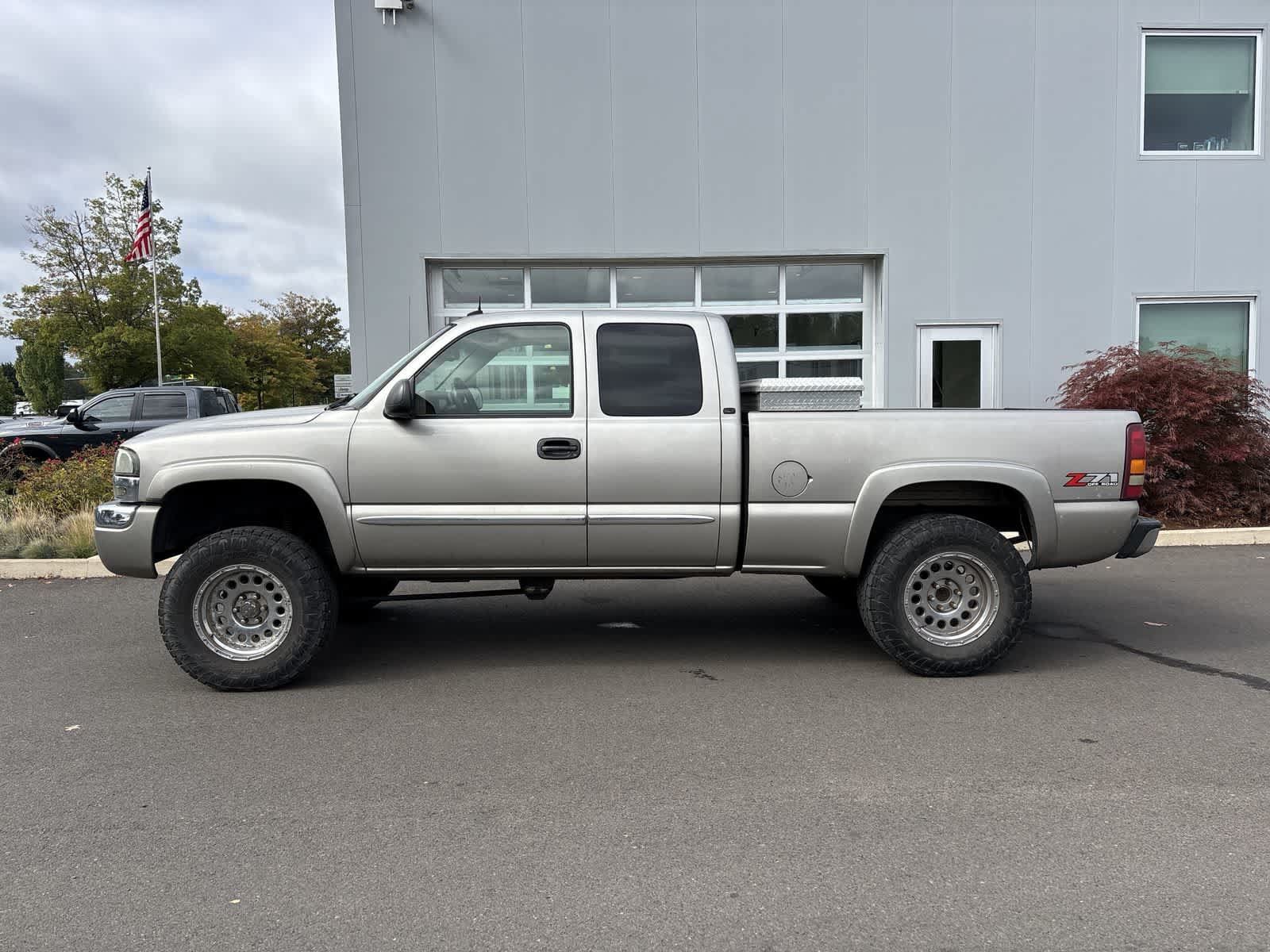 Used 2003 GMC Sierra 1500 SLT w/ Professional Package AWD/4WD image 2