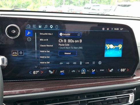 Used 2024 Chevrolet Traverse Z71 AWD/4WD image 17