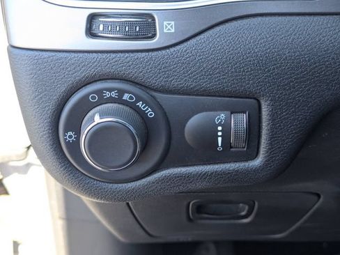 Used 2020 Jeep Cherokee Latitude AWD/4WD image 23