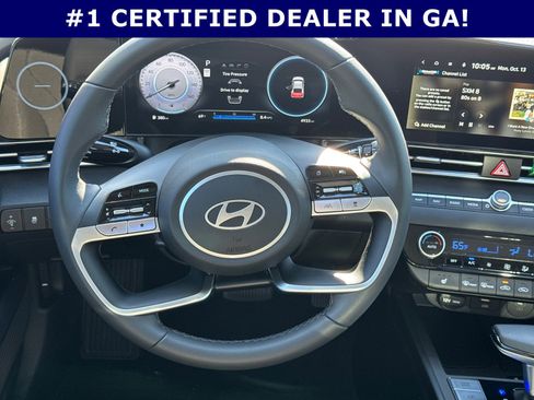 Certified 2025 Hyundai Elantra SEL image 24