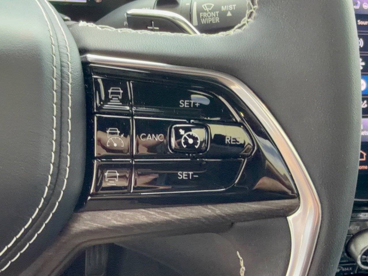 Used 2023 Jeep Grand Cherokee Overland AWD/4WD image 19
