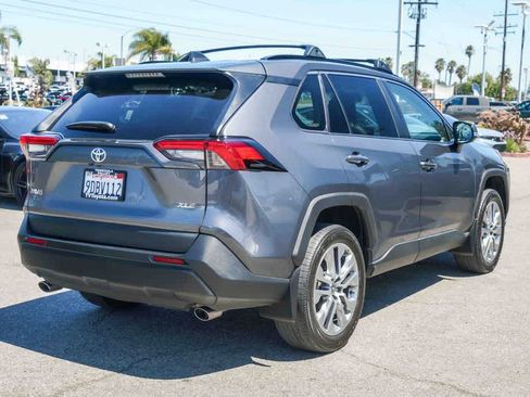 Used 2022 Toyota RAV4 XLE Premium FWD image 4
