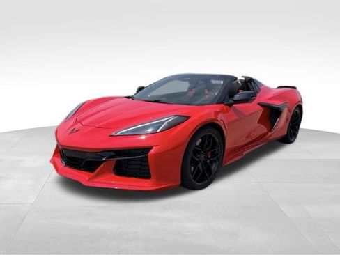 Used 2025 Chevrolet Corvette Z06 RWD image 2