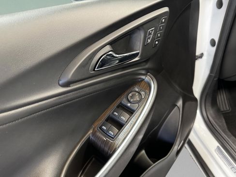 Used 2017 Chevrolet Malibu Premier FWD image 15