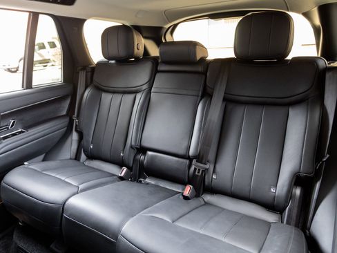 Used 2025 Land Rover Range Rover SE image 26