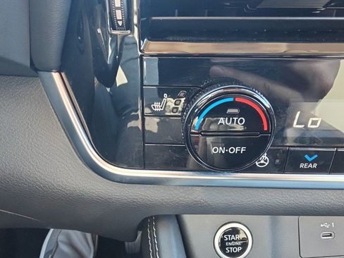 Used 2021 Nissan Rogue SL FWD image 21