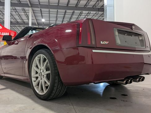 Used 2006 Cadillac XLR V RWD image 10