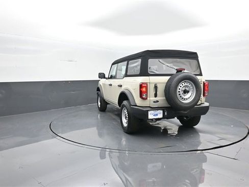 New 2025 Ford Bronco 4-Door image 5