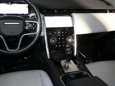 Used 2023 Land Rover Discovery Sport SE image 17
