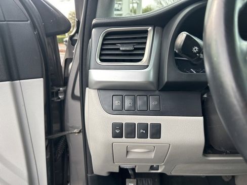 Used 2018 Toyota Highlander Limited image 25