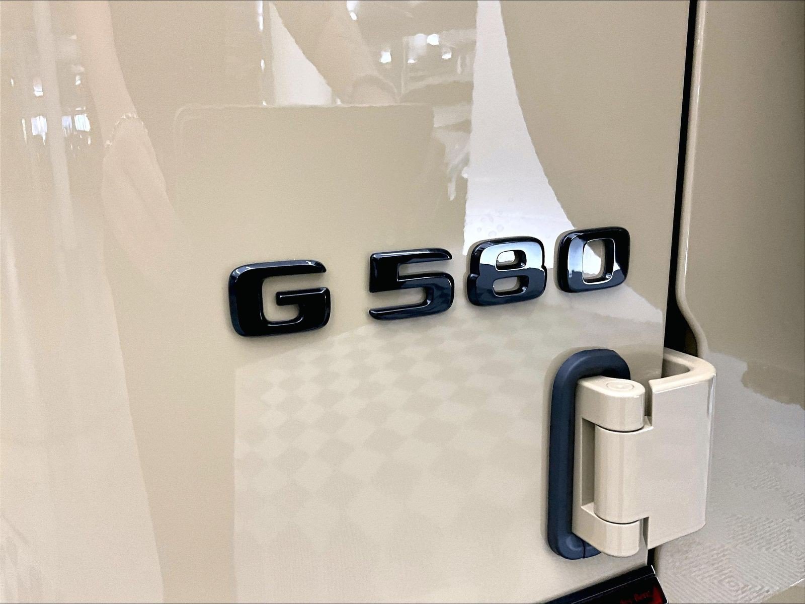 New 2027 Mercedes-Benz G 580 e image 13