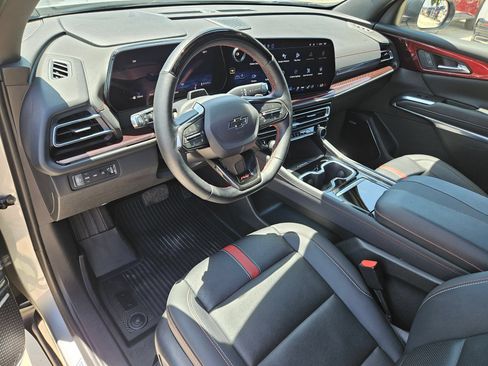 Certified 2025 Chevrolet Traverse RS w/ LPO, Floor Liner Package AWD/4WD image 10