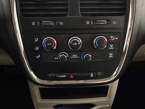 Used 2013 Dodge Grand Caravan SE image 34