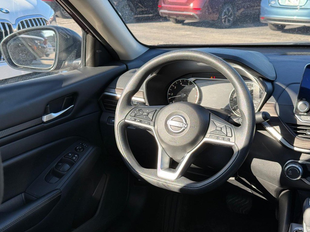 Used 2024 Nissan Altima 2.5 SV FWD image 11