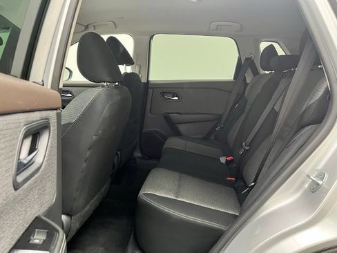 Used 2023 Nissan Rogue SV AWD/4WD image 38