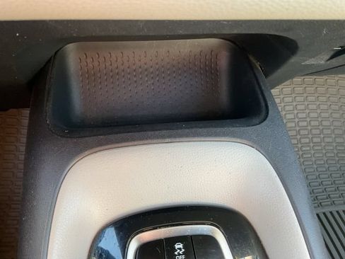 Used 2022 Toyota Corolla LE FWD image 25