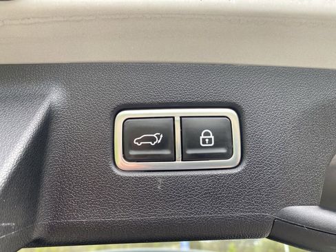 Certified 2022 Kia Sorento SX image 22