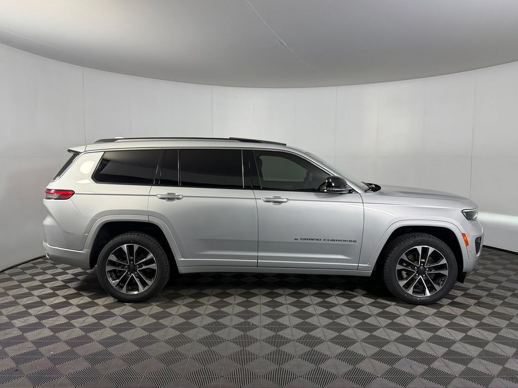 Used 2022 Jeep Grand Cherokee L Overland RWD image 5