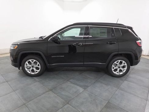 Used 2026 Jeep Compass Latitude AWD/4WD image 3
