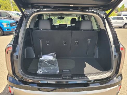 Used 2025 Kia Telluride EX AWD/4WD image 8