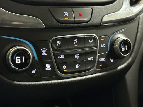 Used 2024 Chevrolet Equinox LT AWD/4WD image 16