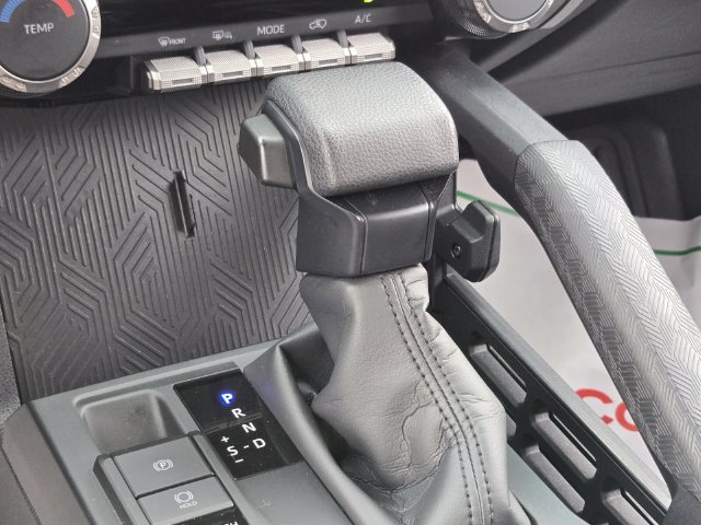Used 2025 Toyota 4Runner SR5 AWD/4WD image 26