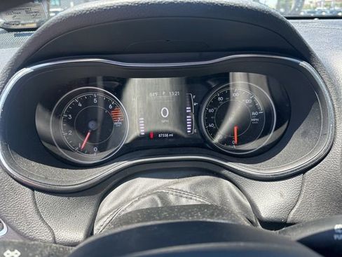 Used 2019 Jeep Cherokee Latitude w/ Popular Appearance Group FWD image 3