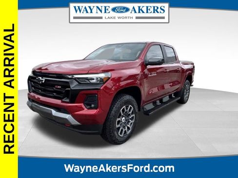 Used 2025 Chevrolet Colorado Z71 w/ Technology Package AWD/4WD image 1