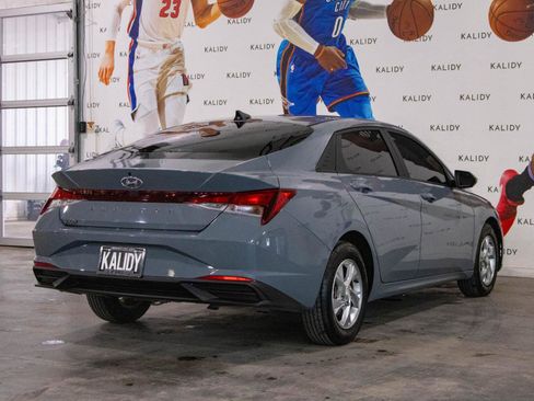 Used 2022 Hyundai Elantra SE w/ Preferred Accessory Package image 24